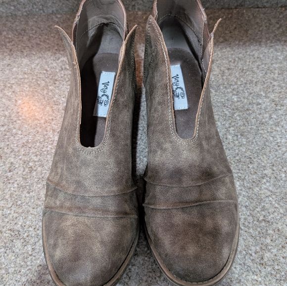 Very G Booties - Picture 2 of 9